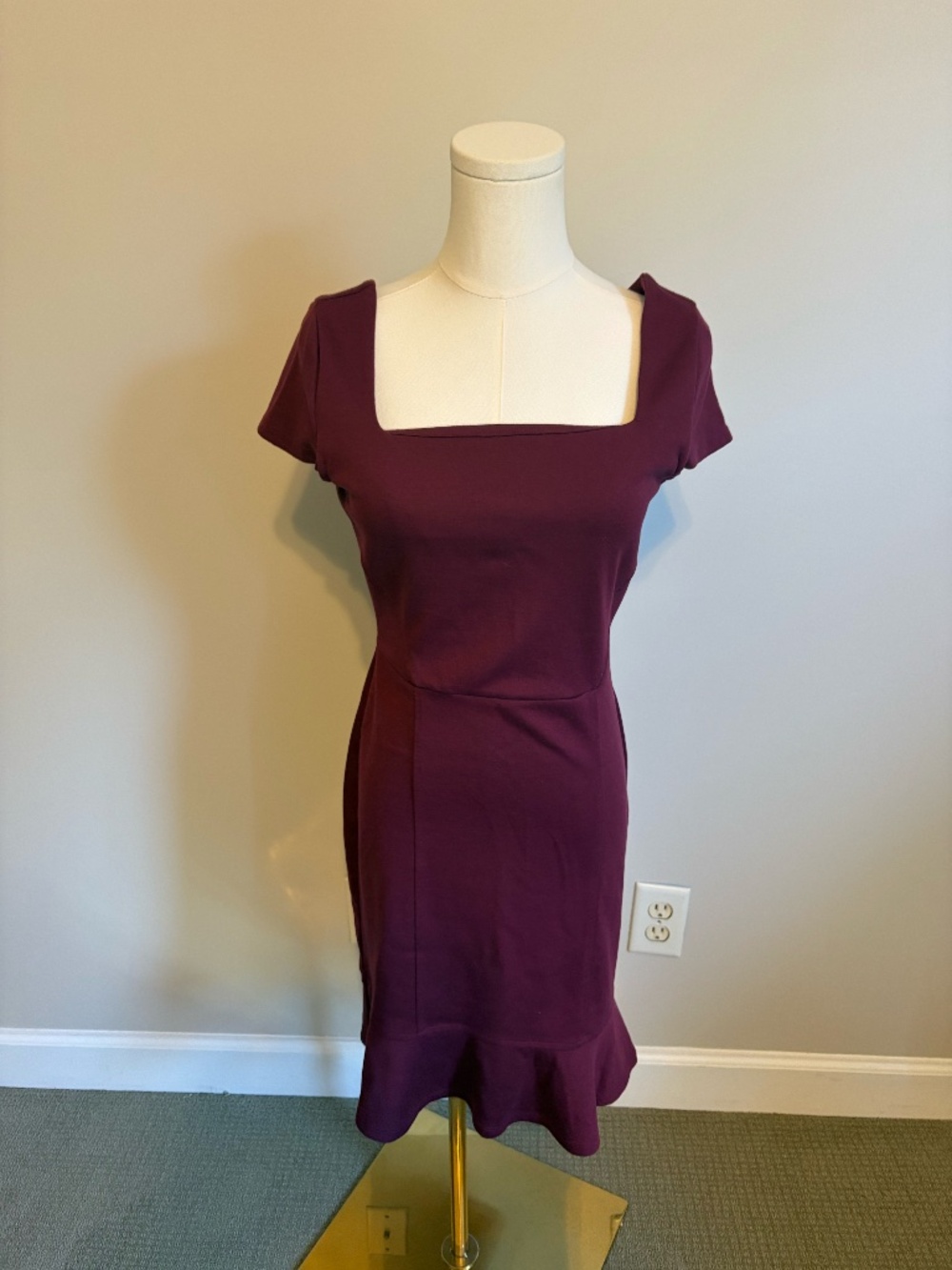 Banana Republic Burgundy Square Neck Ruffle Hem Sheath Dress Size 4